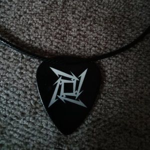 METALLICA STAR LOGO GUITAR PICK NECKLACE